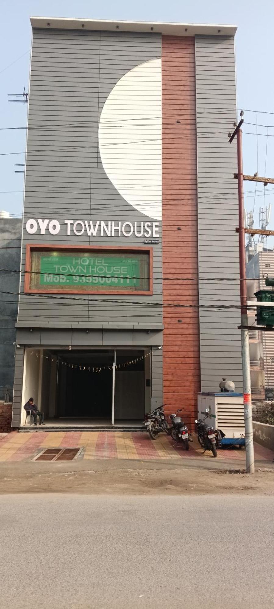 Hotel Blue Heaven Oyotownhouse Ghaziabad Dış mekan fotoğraf